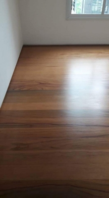 Piso Laminado Escuro Preço Jurubatuba - Piso de Laminado de Madeira