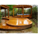 deck de madeira na parede Jardim América II