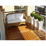 deck de madeira para jardim